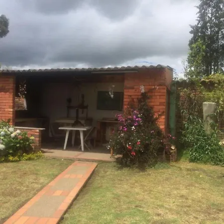 Comodo Chalet, En Una Muy Buena Ubicacion Y Rodeado De Jardines Chia Exterior photo