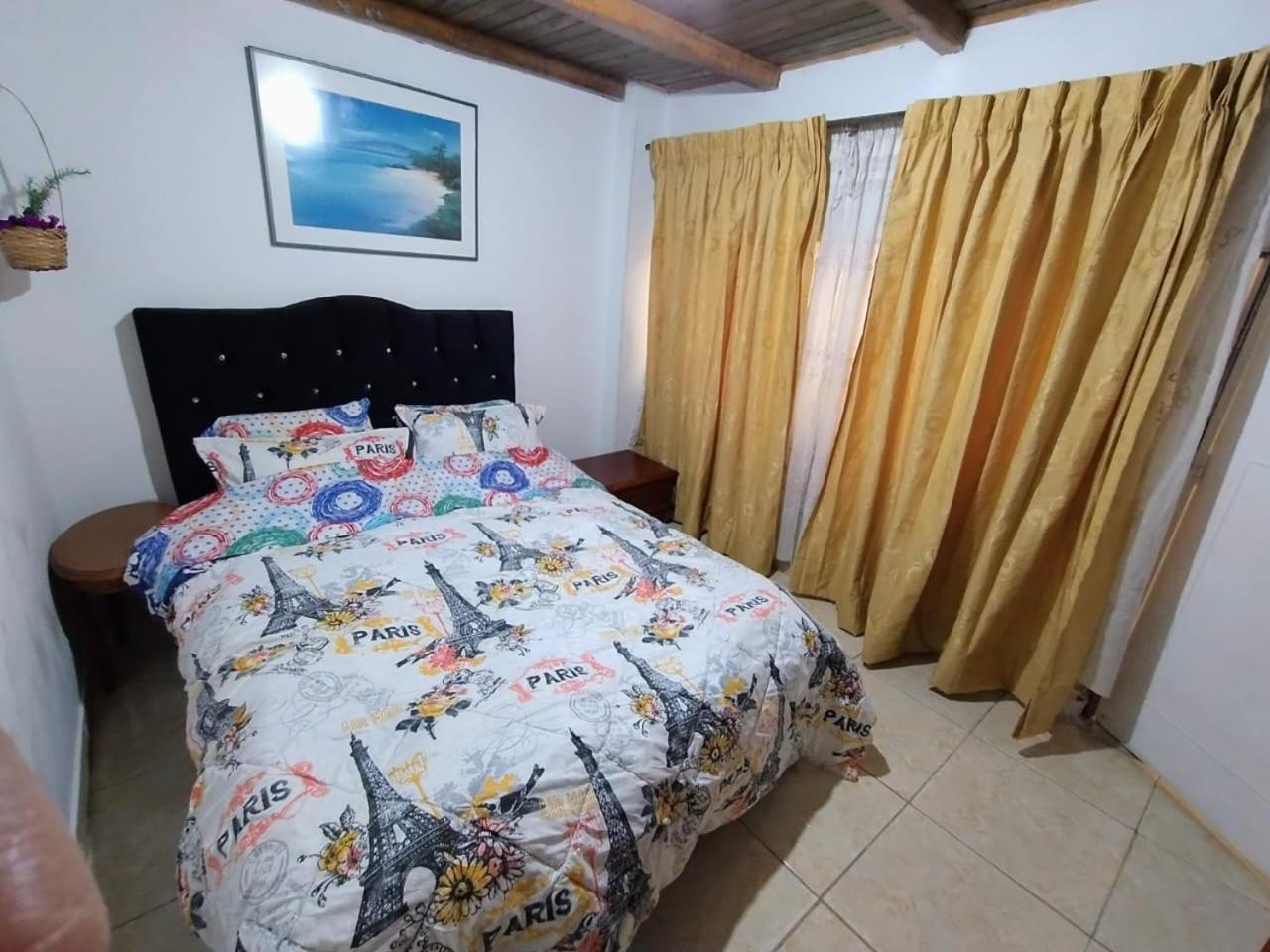 Comodo Chalet, En Muy Buena Ubicacion Y Rodeado De Jardines