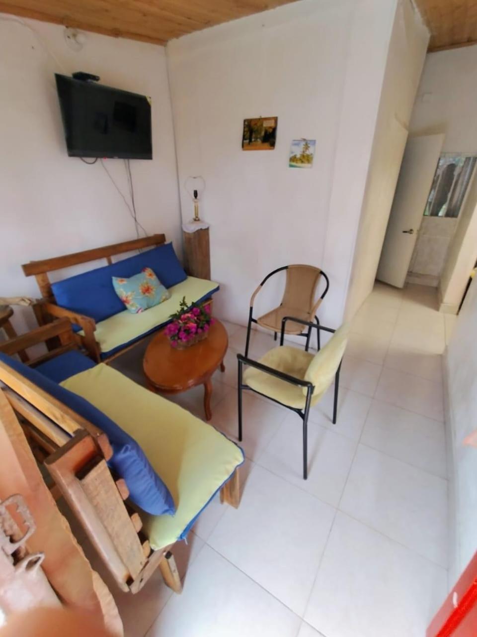 Comodo Chalet, En Muy Buena Ubicacion Y Rodeado De Jardines Apartment