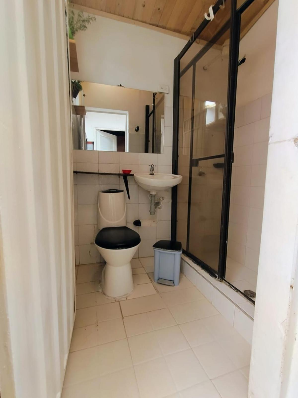 Comodo Chalet, En Muy Buena Ubicacion Y Rodeado De Jardines *