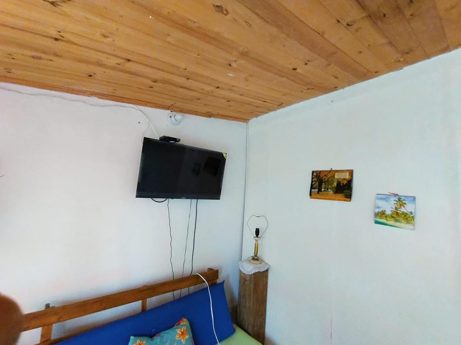 Comodo Chalet, En Muy Buena Ubicacion Y Rodeado De Jardines * Chia
