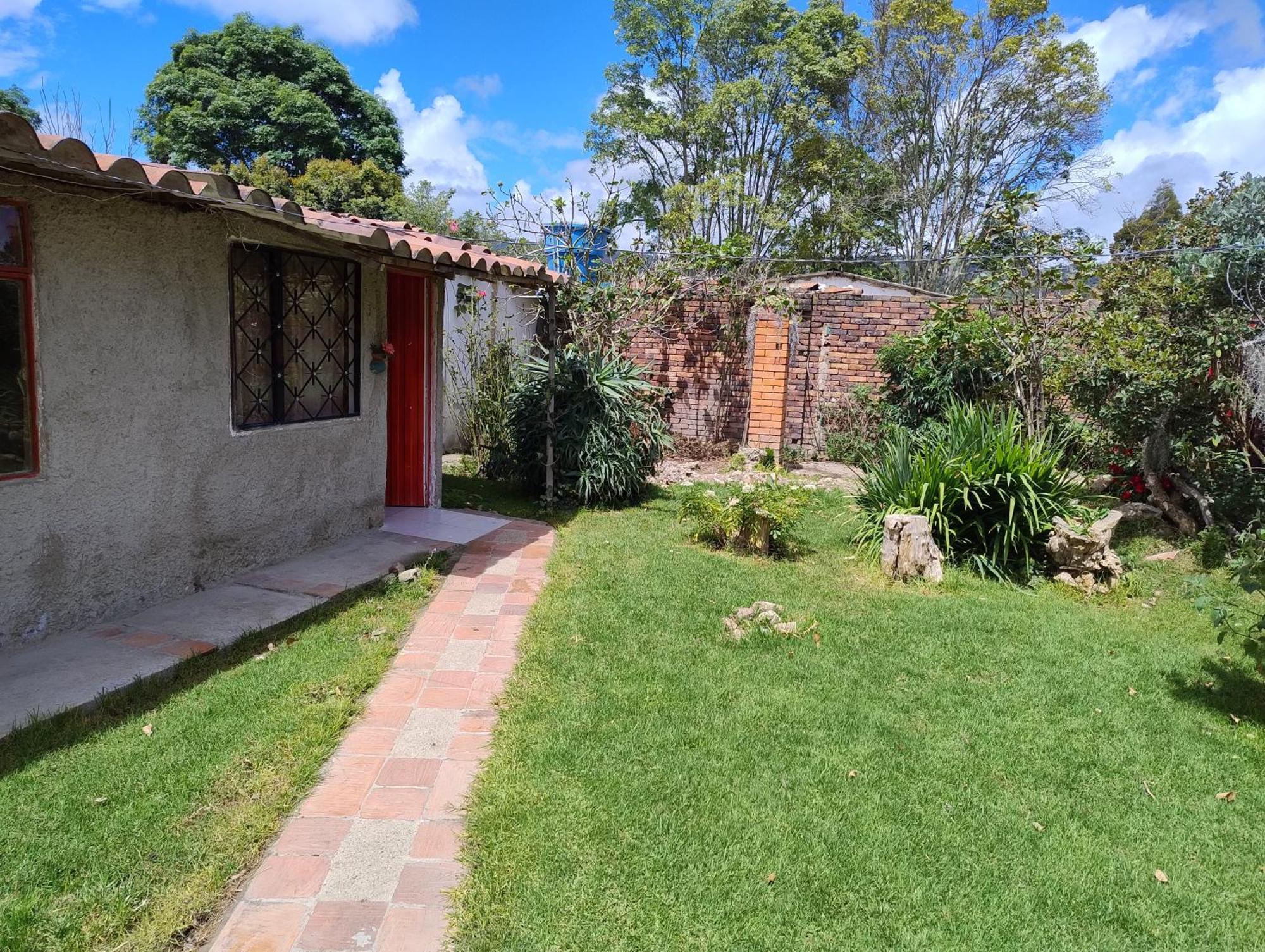 Comodo Chalet, En Muy Buena Ubicacion Y Rodeado De Jardines Chia